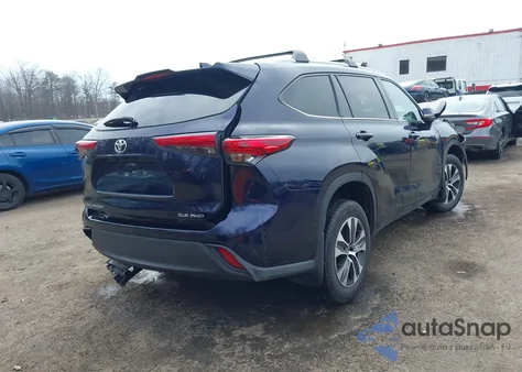 2022 Toyota Highlander Xle z USA, uszkodzony, nr VIN 5TDGZRBH0NS223798